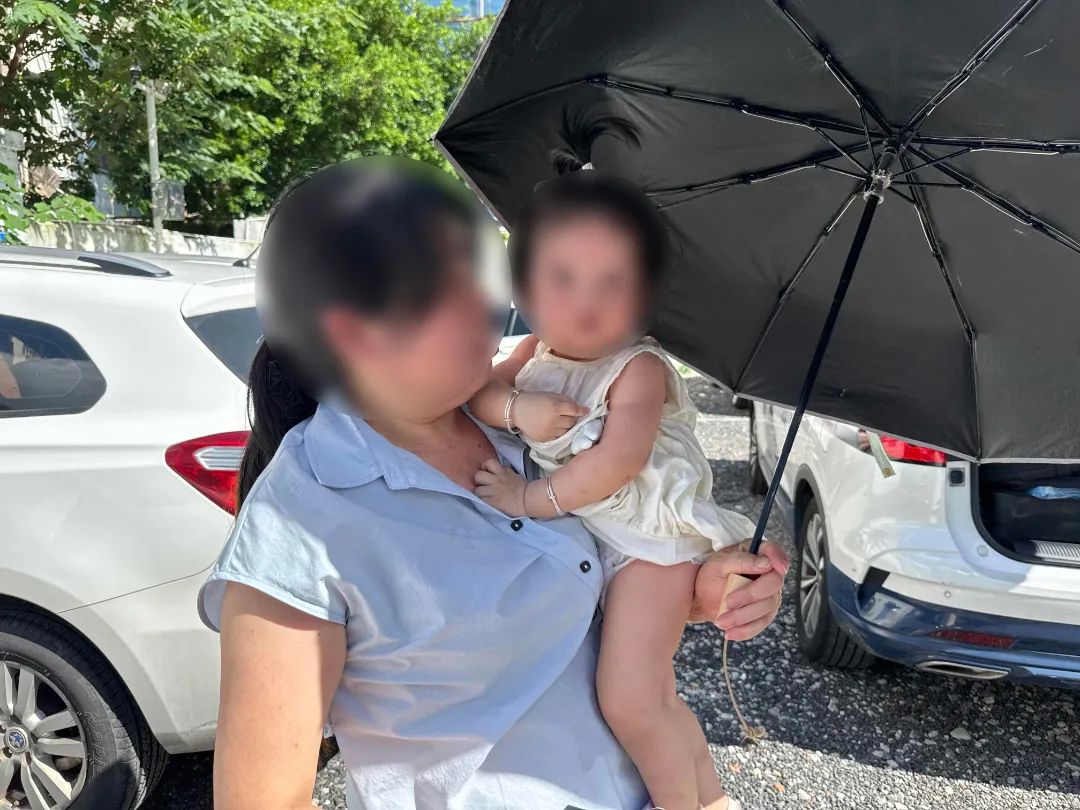高溫下,一歲萌娃被困暴曬5小時“蒸籠車”…